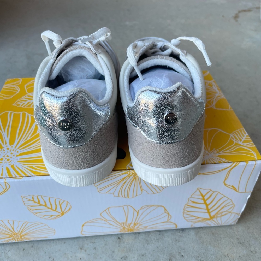 Yellow Box Draton Slip-On Women’s Sneaker with Silver Detail Size 7.5 New in Box - Picture 4 of 10